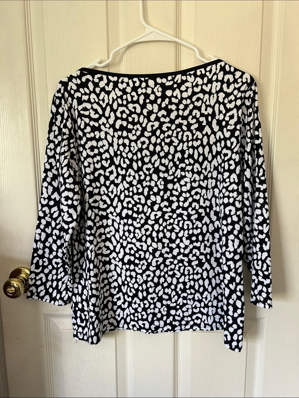 Black & White Leopard Print Rash Guard - Picture 3 of 3